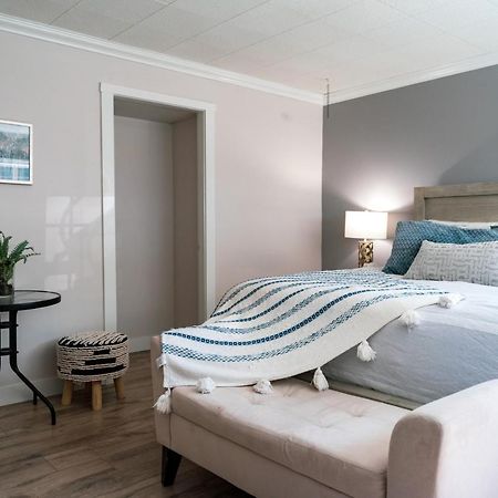 Cheerful Home Close To Downtown Келоуна Екстериор снимка