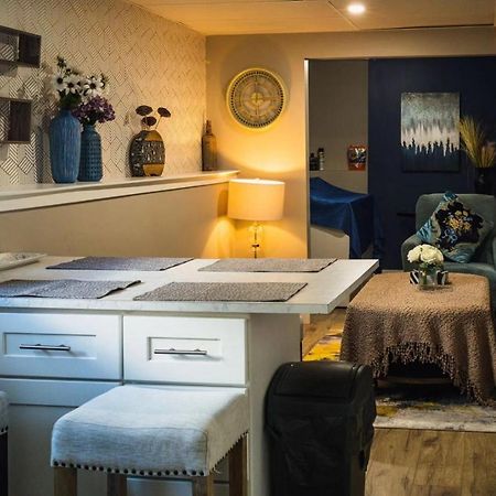 Cheerful Home Close To Downtown Келоуна Екстериор снимка