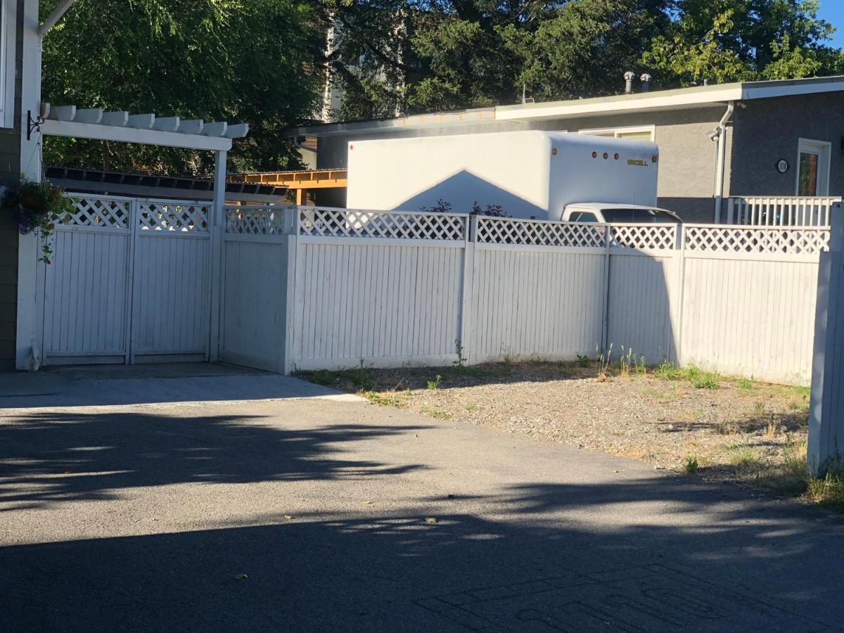 Cheerful Home Close To Downtown Келоуна Екстериор снимка